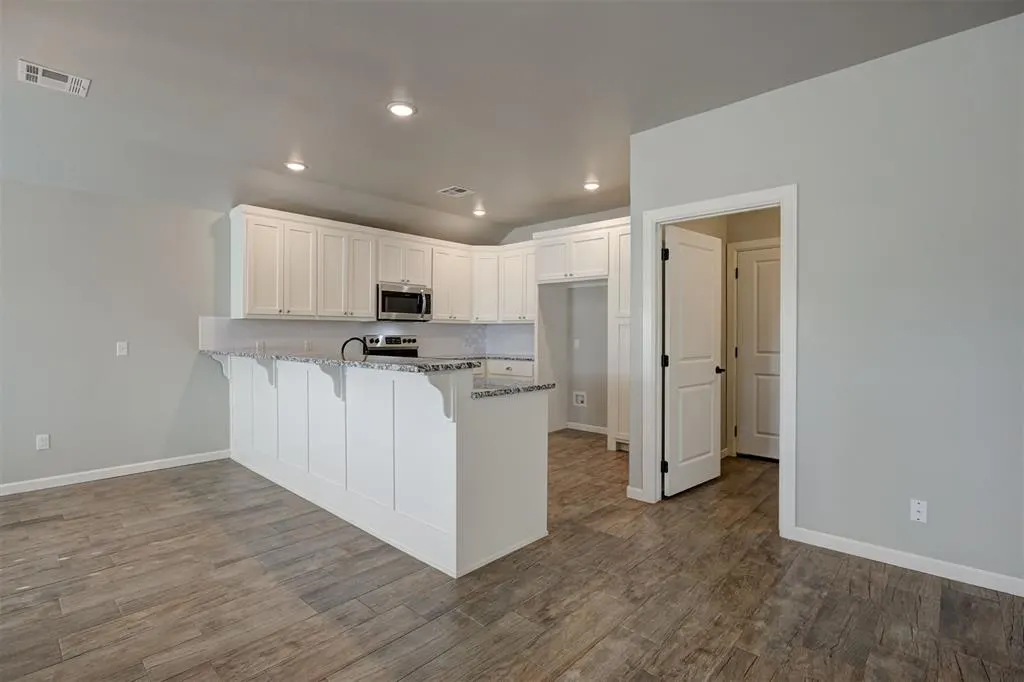 Photo 11 — 9714 Country Side Lane, Guthrie, OK 73044