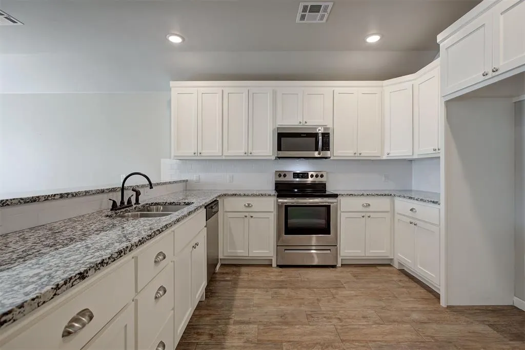 Photo 12 — 9714 Country Side Lane, Guthrie, OK 73044