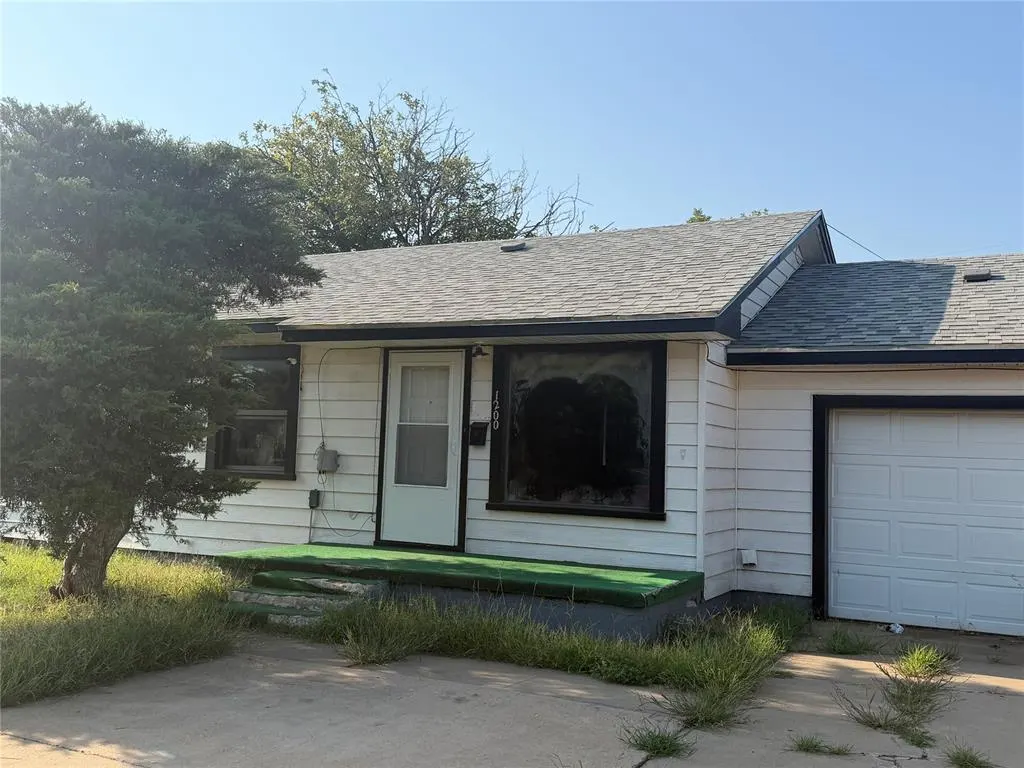 Front exterior — 1200 E Cherry Street, Altus, OK 73521
