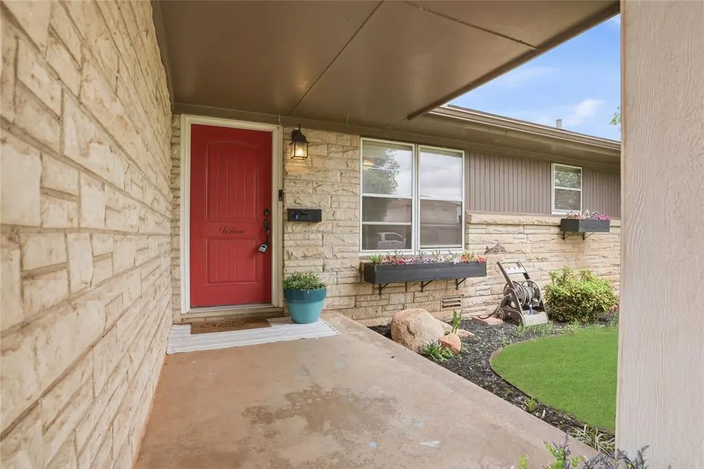 Photo 3 — 319 Cameron Drive, Altus, OK 73521