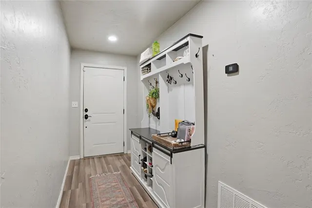 Photo 4 — 319 Cameron Drive, Altus, OK 73521