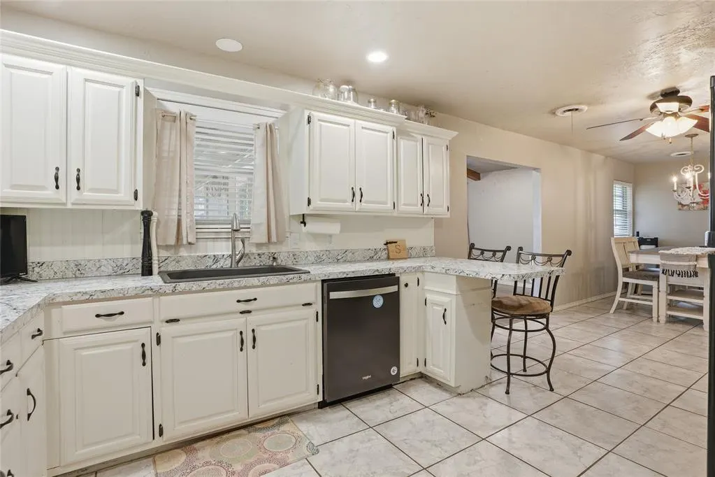 Photo 7 — 319 Cameron Drive, Altus, OK 73521