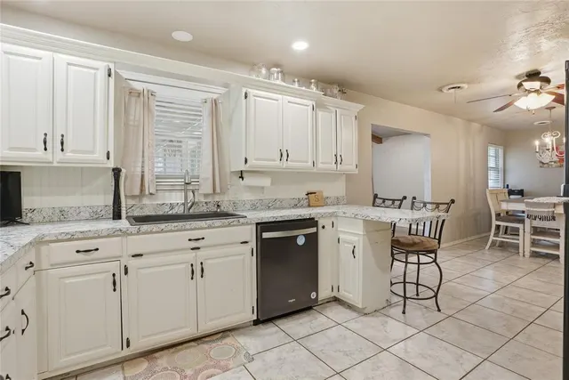 Photo 7 — 319 Cameron Drive, Altus, OK 73521