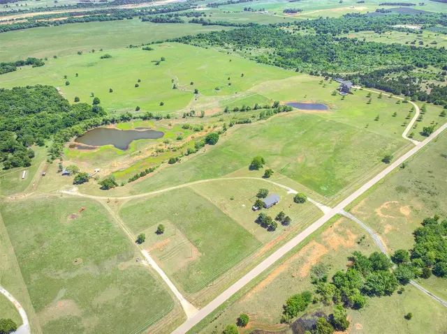 Photo 2 — 8800 N Coltrane Road, Guthrie, OK 73044