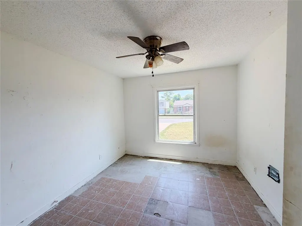 Photo 11 — 737 SW 47th Street, Oklahoma City, OK 73109