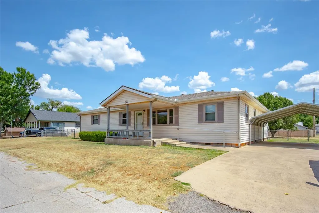 Photo 3 — 714 N Jefferson Avenue, Blanchard, OK 73010