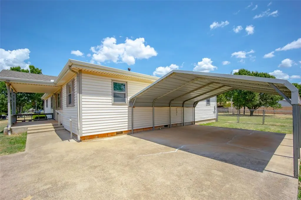 Photo 4 — 714 N Jefferson Avenue, Blanchard, OK 73010