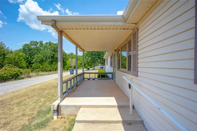 Photo 5 — 714 N Jefferson Avenue, Blanchard, OK 73010