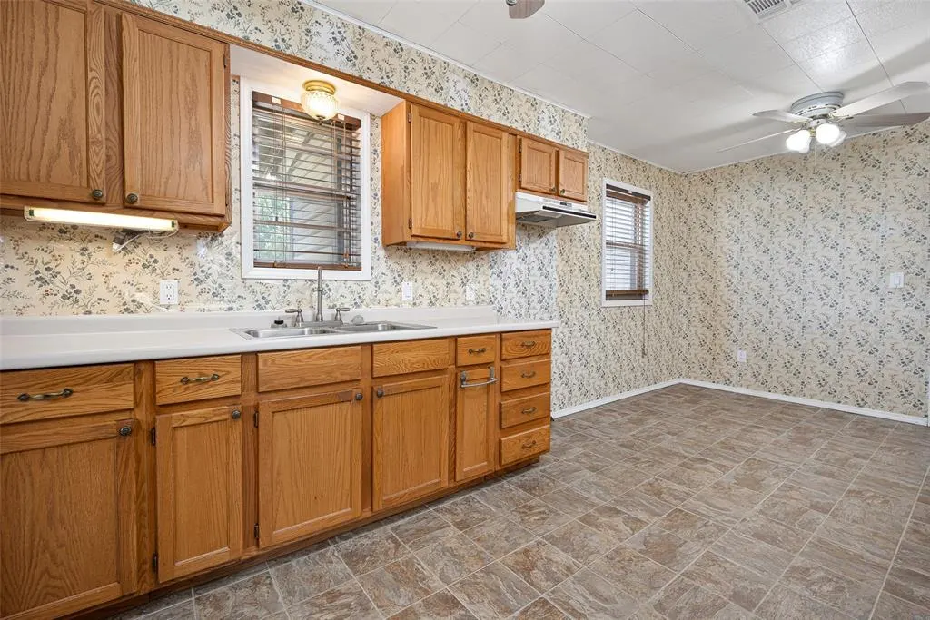 Photo 11 — 714 N Jefferson Avenue, Blanchard, OK 73010