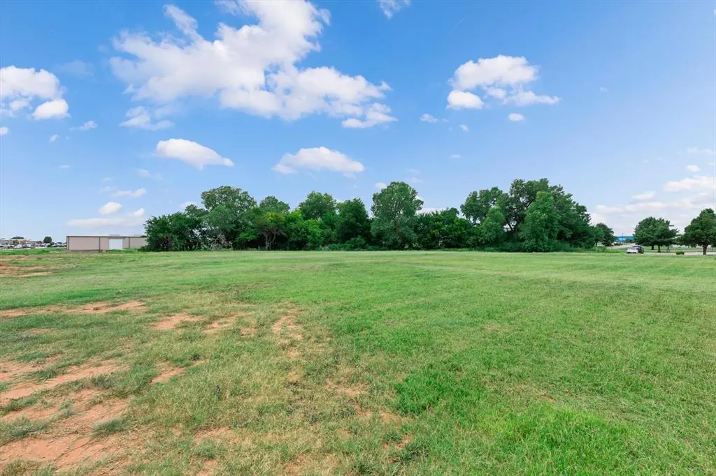 Photo 5 — 301 S Yukon Parkway, Yukon, OK 73099