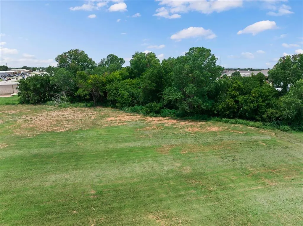 Photo 7 — 301 S Yukon Parkway, Yukon, OK 73099