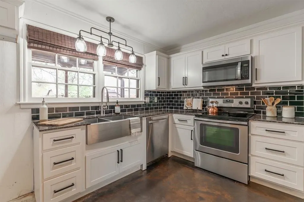Photo 2 — 2617 Chaucer Drive, Oklahoma City, OK 73120