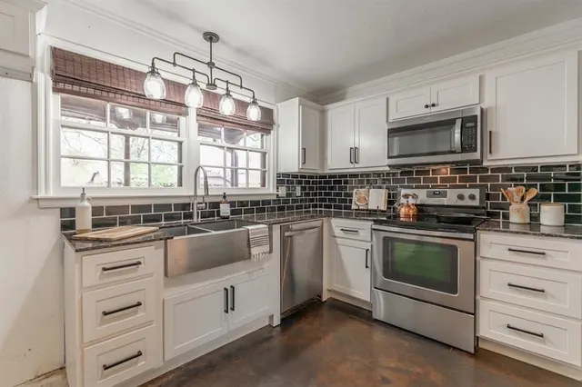Photo 2 — 2617 Chaucer Drive, Oklahoma City, OK 73120