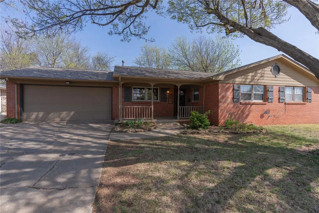 Photo 5 — 2617 Chaucer Drive, Oklahoma City, OK 73120