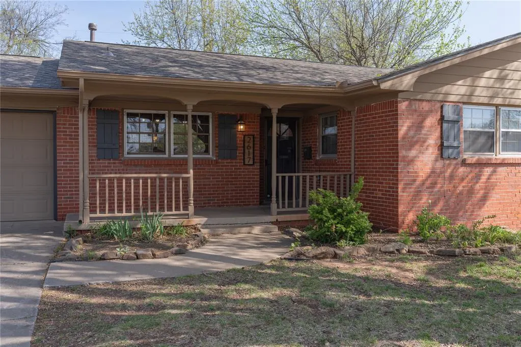 Photo 7 — 2617 Chaucer Drive, Oklahoma City, OK 73120
