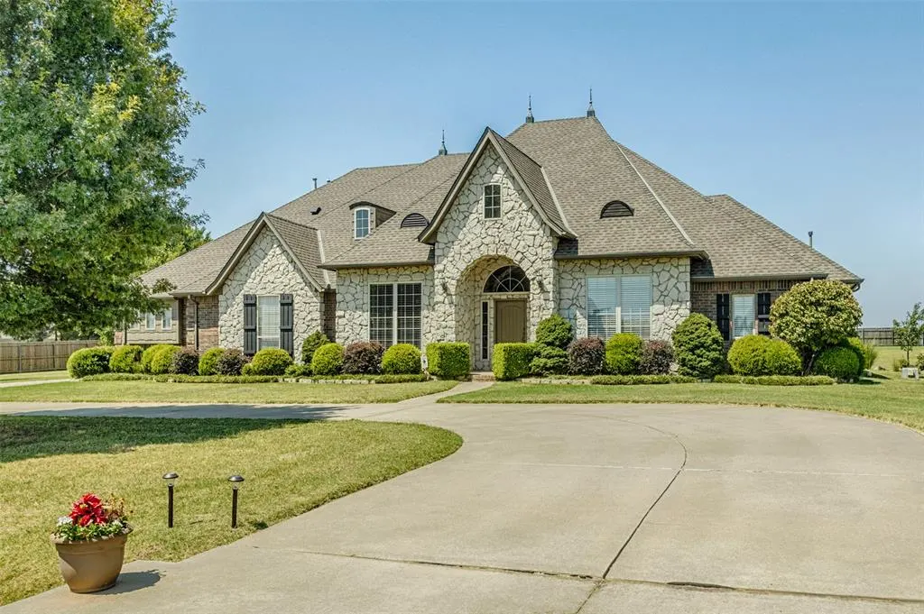 Photo 2 — 15315 Coral Creek Lane, Oklahoma City, OK 73165