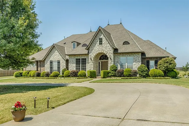 Photo 2 — 15315 Coral Creek Lane, Oklahoma City, OK 73165