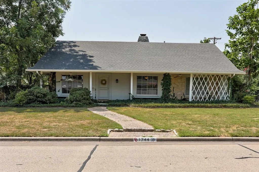 Front exterior — 1744 Westbrooke Terrace, Norman, OK 73072