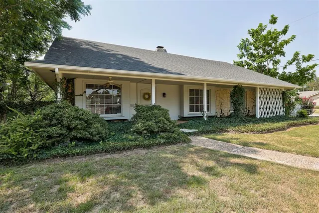 Photo 2 — 1744 Westbrooke Terrace, Norman, OK 73072