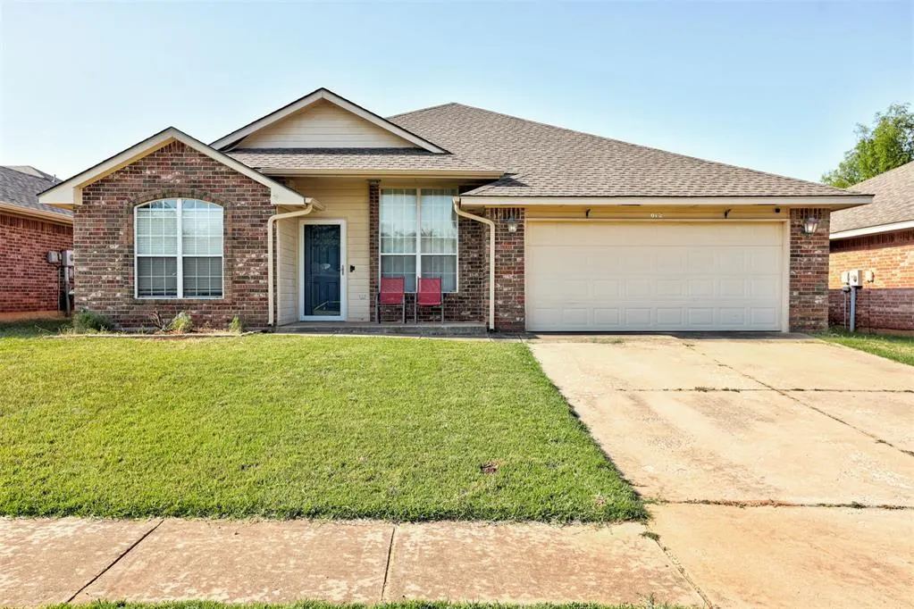 Photo 2 — 612 Cavecreek Street, Norman, OK 73071