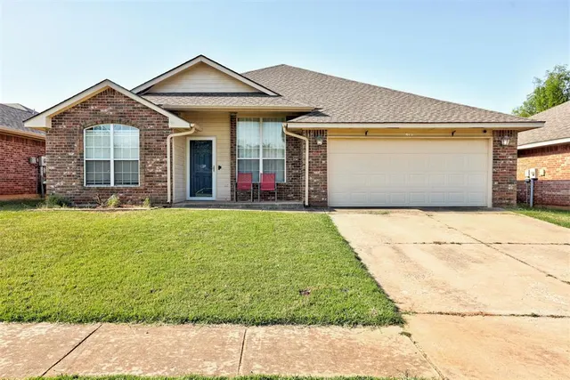 Photo 2 — 612 Cavecreek Street, Norman, OK 73071