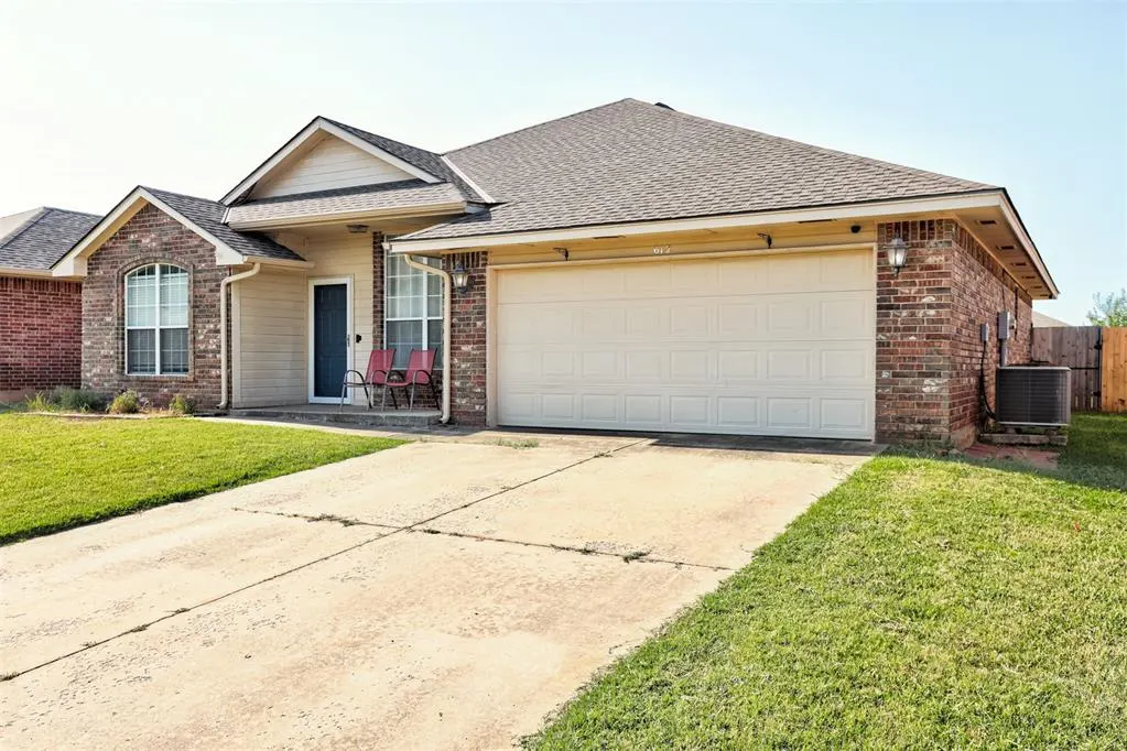 Photo 3 — 612 Cavecreek Street, Norman, OK 73071