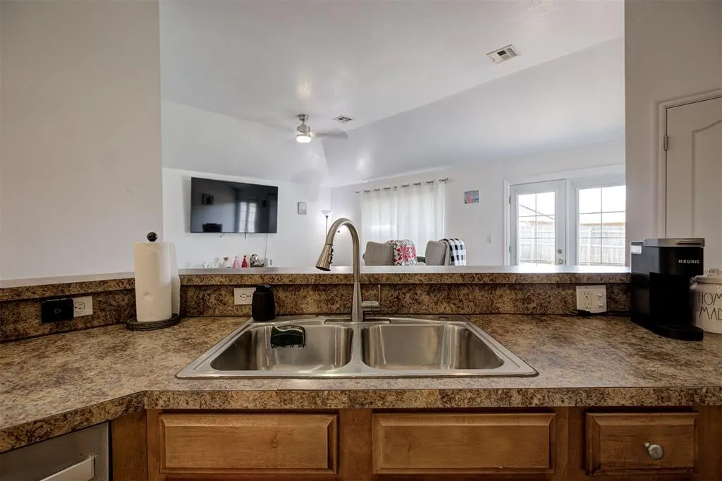 Photo 10 — 612 Cavecreek Street, Norman, OK 73071