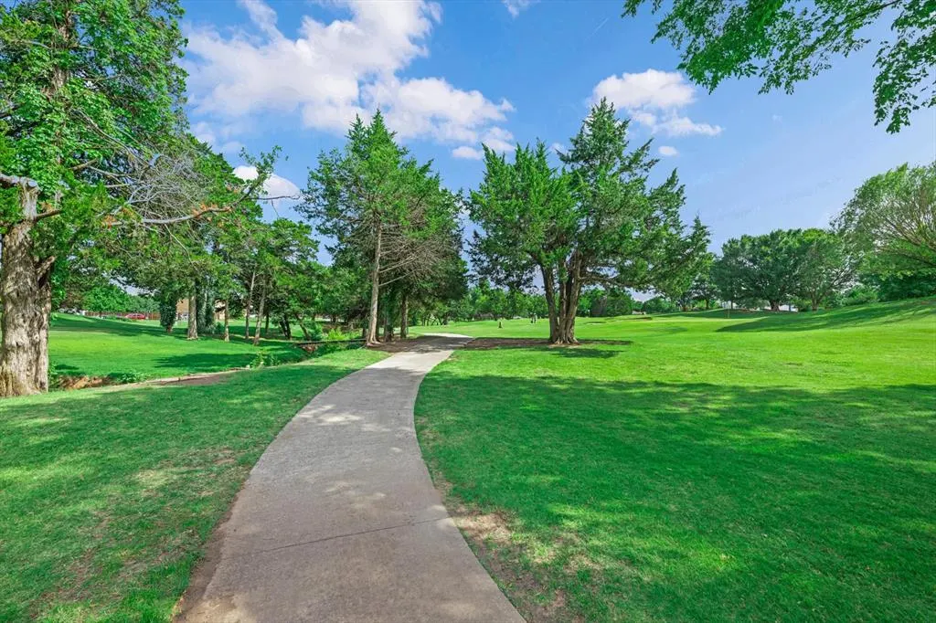 Photo 8 — 401 N Pebble Creek Terrace, Mustang, OK 73064