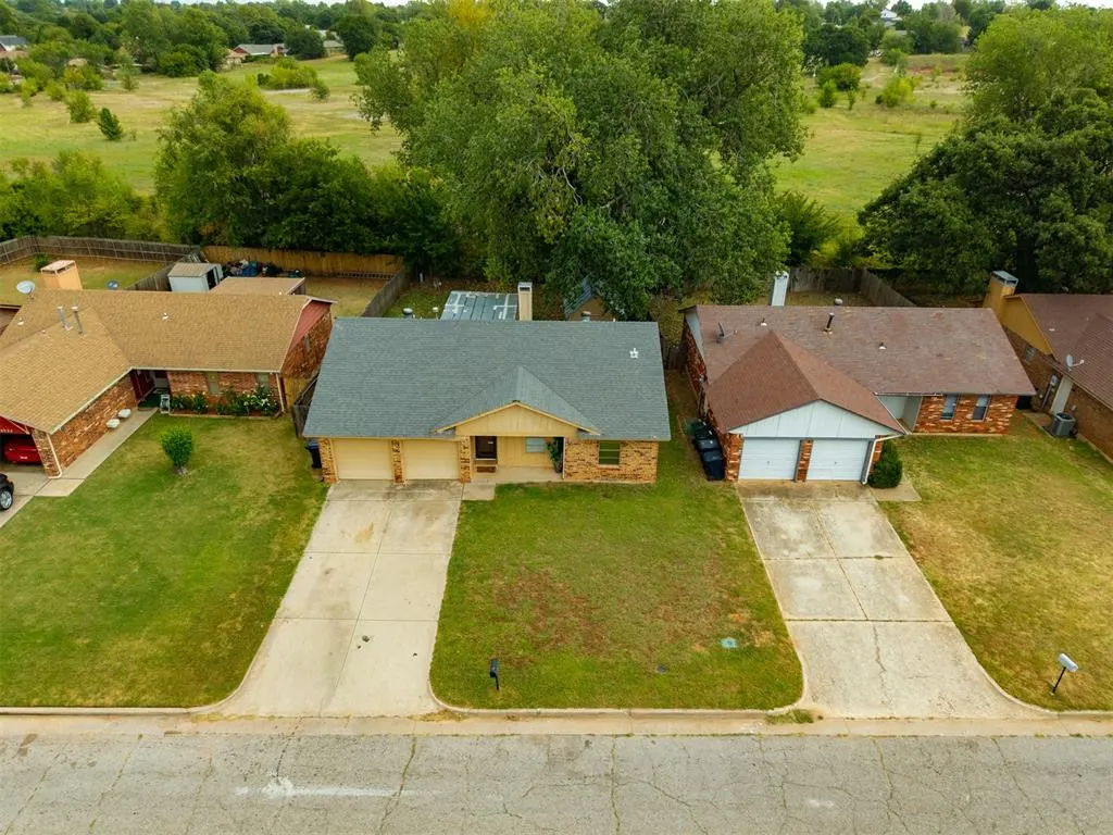 Photo 2 — 4928 Gaines Street, Oklahoma City, OK 73135