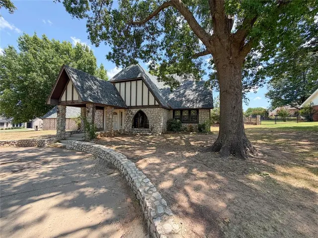 Photo 3 — 2317 Robinwood Circle, Shawnee, OK 74801