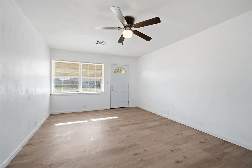 Photo 6 — 1072 Elk Street, Altus, OK 73521