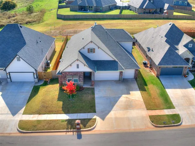 Photo 2 — 3420 NW 186th Street, Edmond, OK 73012