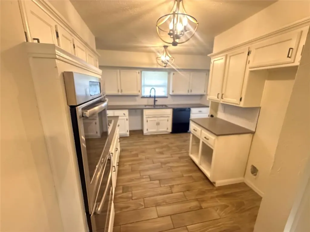 Photo 3 — 6908 Talbot Court, Oklahoma City, OK 73162