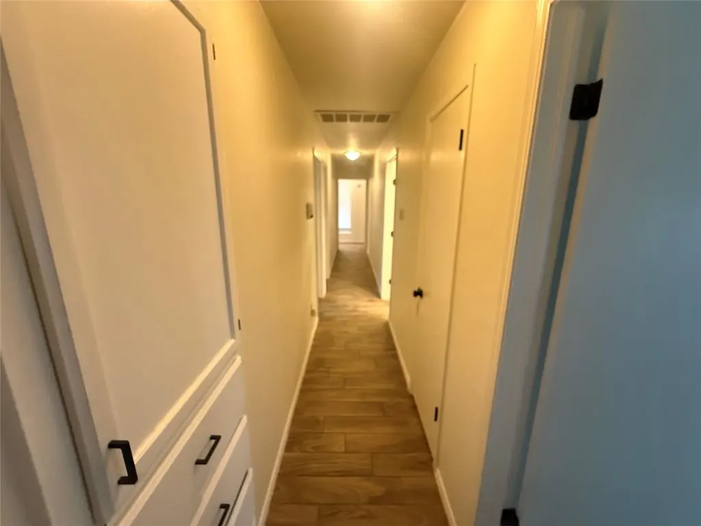 Photo 9 — 6908 Talbot Court, Oklahoma City, OK 73162