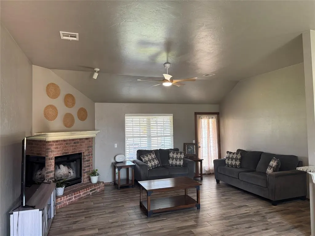 Photo 2 — 1121 NW Phils way NW Way, Piedmont, OK 73078