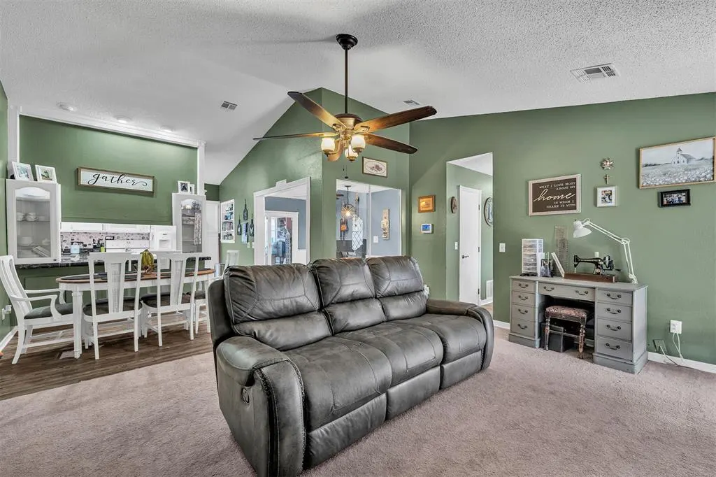 Photo 8 — 6421 Lyrewood Terrace, Oklahoma City, OK 73132