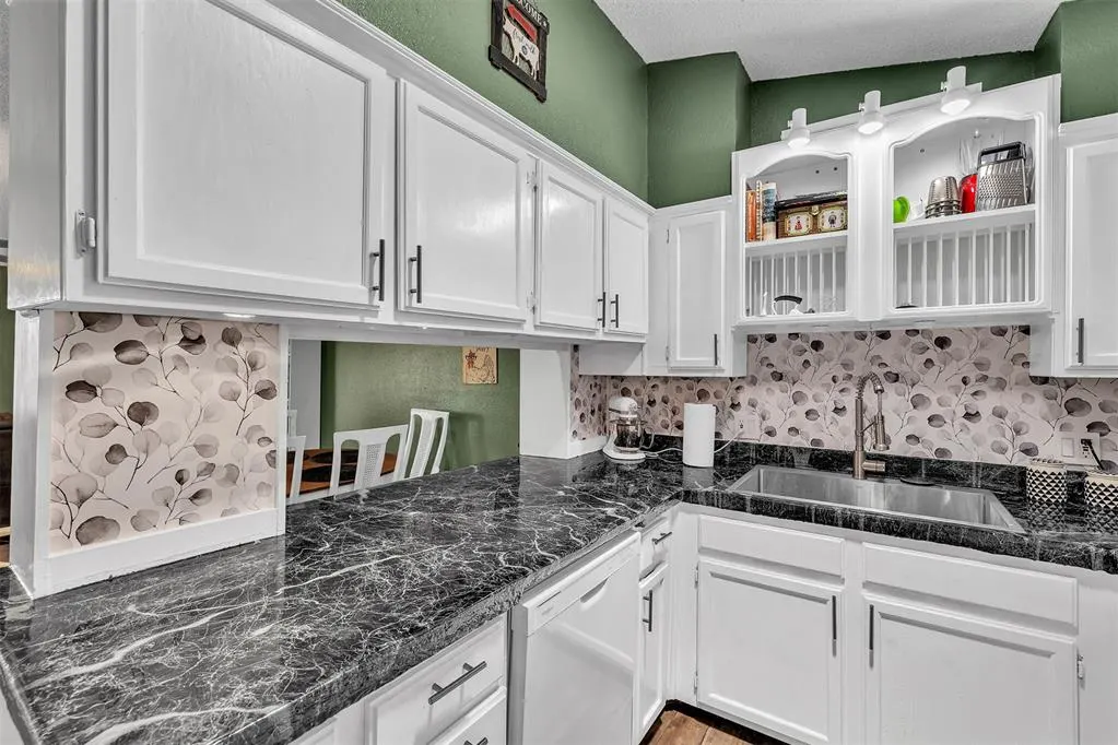 Photo 15 — 6421 Lyrewood Terrace, Oklahoma City, OK 73132
