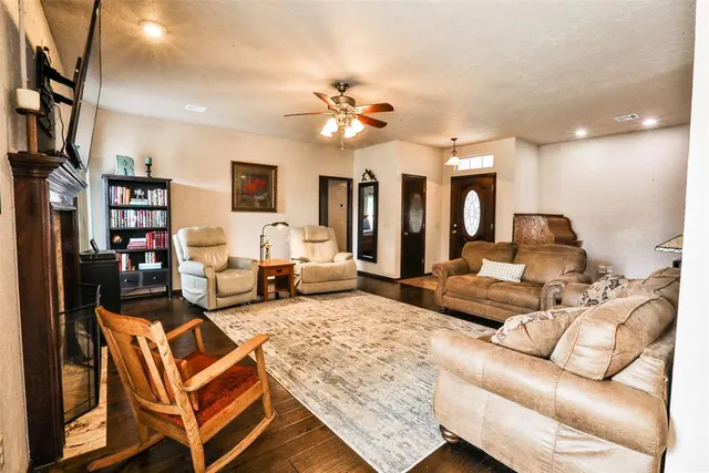 Photo 4 — 13012 Maple Leaf Drive, Oklahoma City, OK 73170