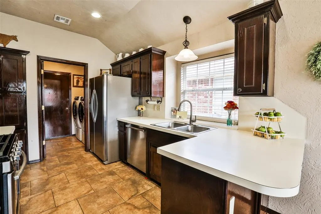 Photo 10 — 13012 Maple Leaf Drive, Oklahoma City, OK 73170