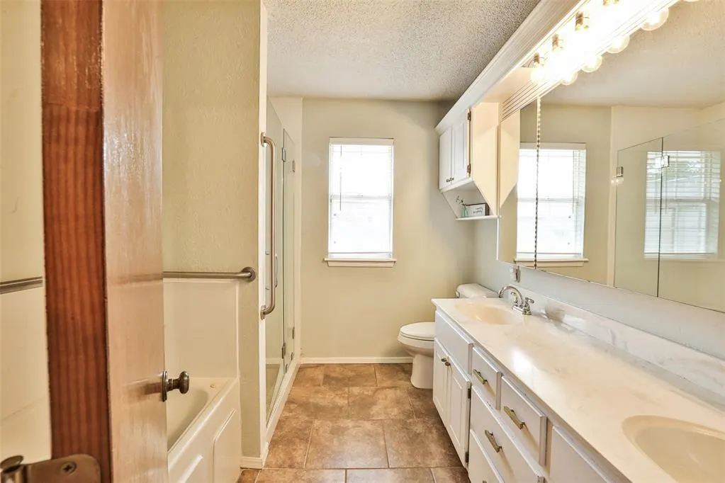 Photo 17 — 13012 Maple Leaf Drive, Oklahoma City, OK 73170