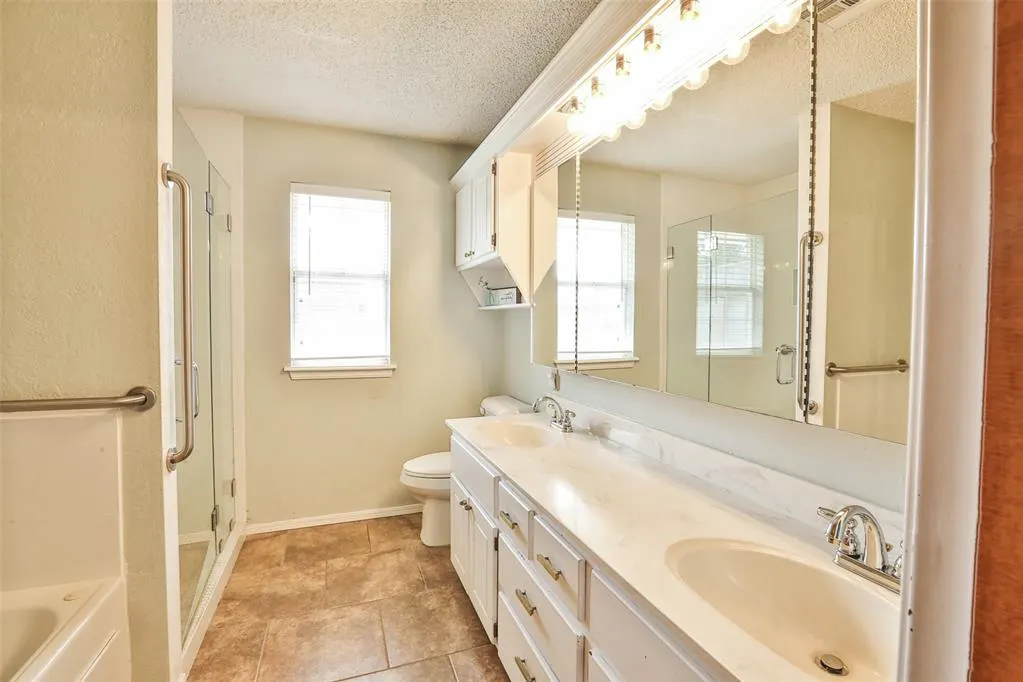 Photo 18 — 13012 Maple Leaf Drive, Oklahoma City, OK 73170