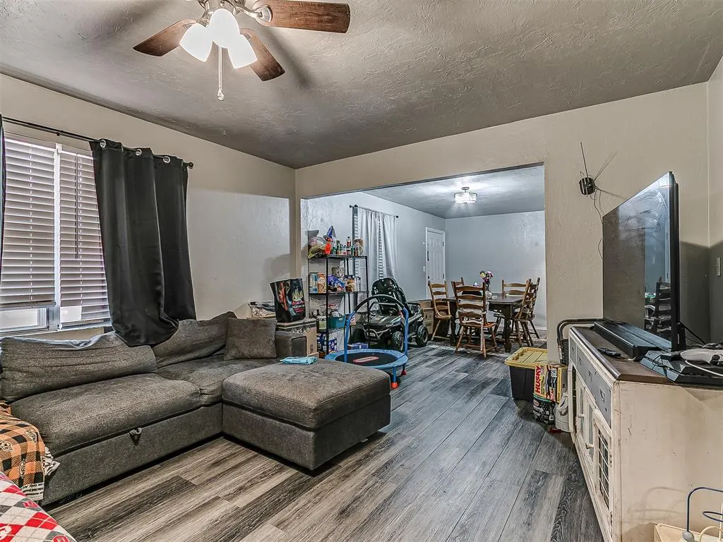 Photo 3 — 990936 S Candlewood Lane, Wellston, OK 74881