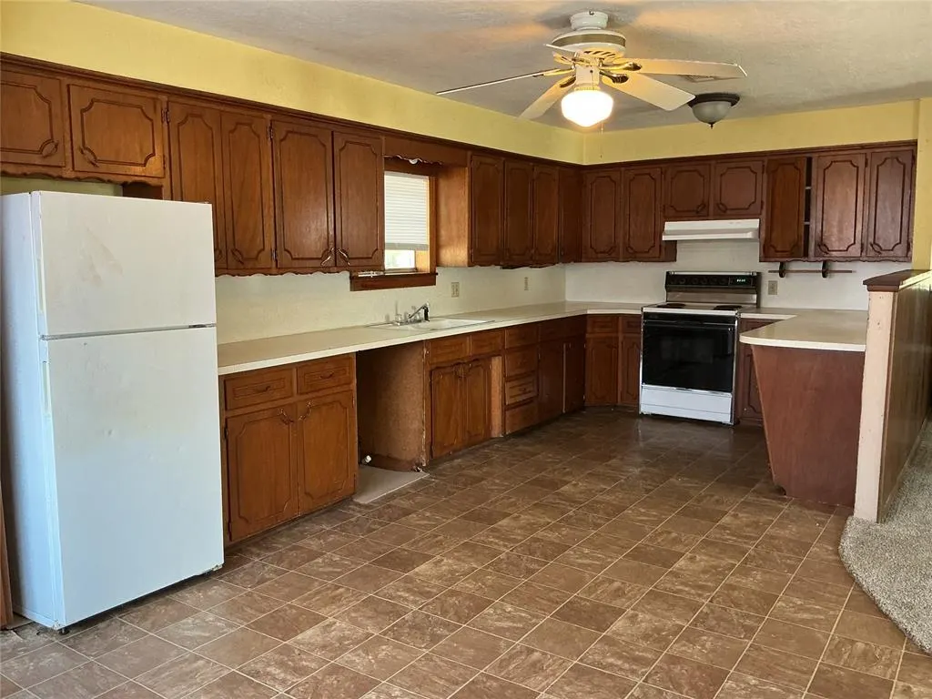 Photo 8 — 1230 W Modelle Avenue, Clinton, OK 73601