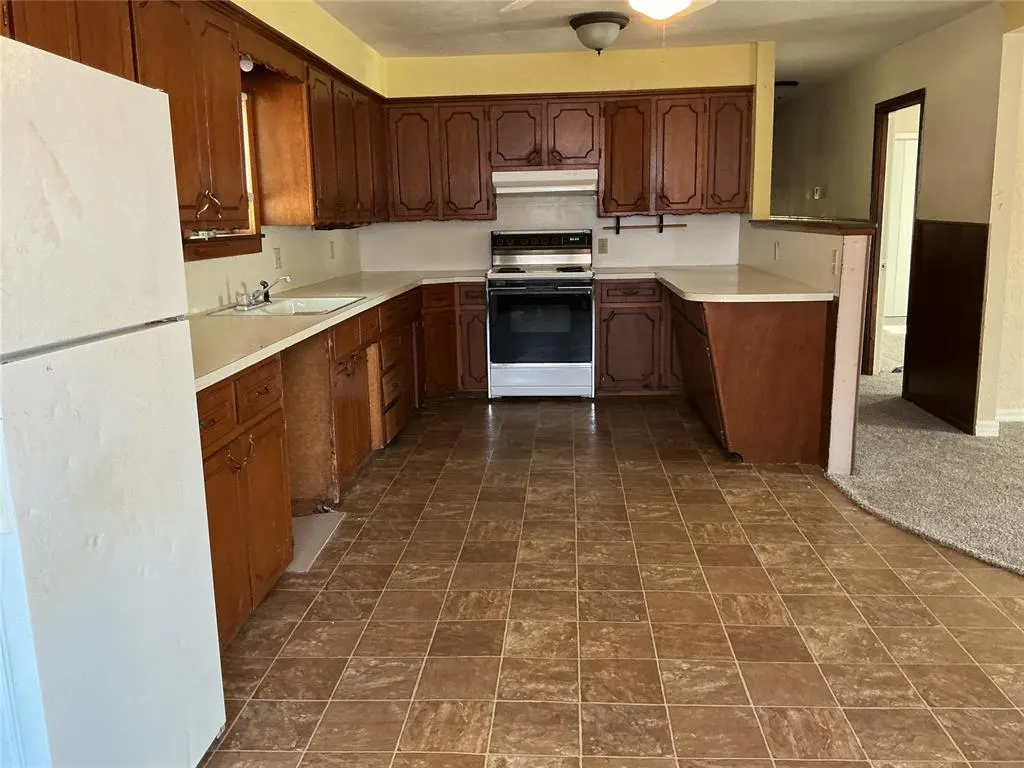 Photo 9 — 1230 W Modelle Avenue, Clinton, OK 73601