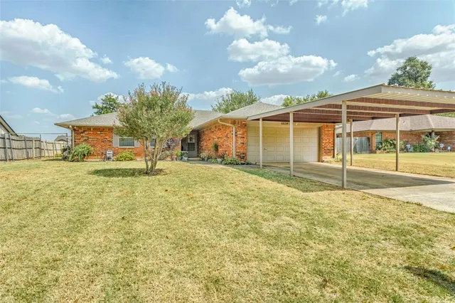 Photo 2 — 11824 Larkdale Drive, Yukon, OK 73099