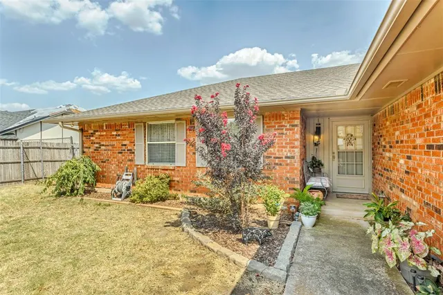 Photo 3 — 11824 Larkdale Drive, Yukon, OK 73099