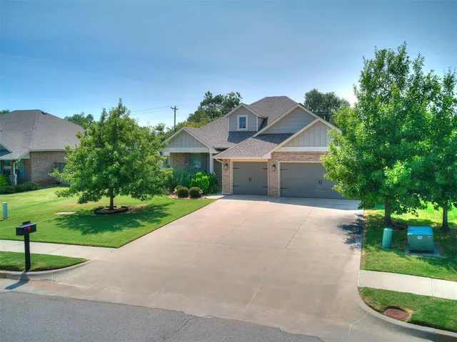 Front exterior — 2009 Hidden Prairie Court, Edmond, OK 73013
