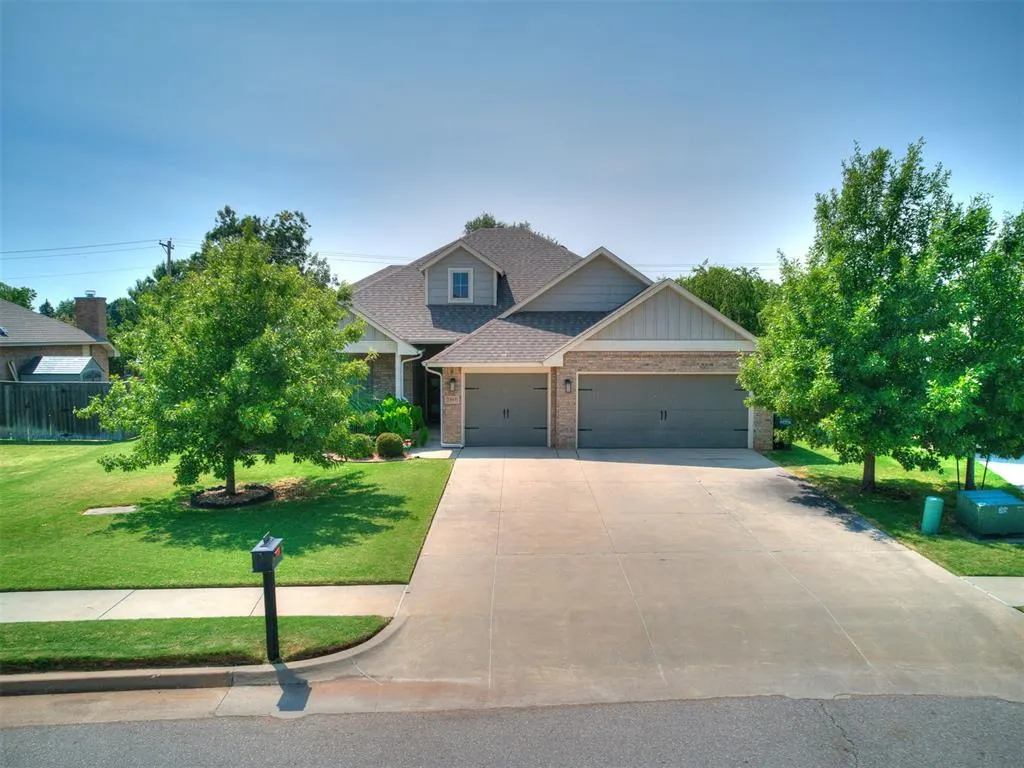 Photo 2 — 2009 Hidden Prairie Court, Edmond, OK 73013