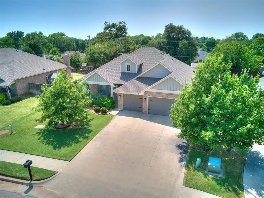Photo 3 — 2009 Hidden Prairie Court, Edmond, OK 73013