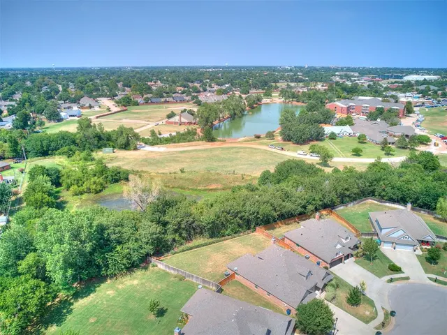 Photo 7 — 2009 Hidden Prairie Court, Edmond, OK 73013